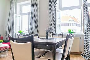 Stylish 2BR Apartment Long Stay for 5