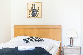 Stylish 2BR Apartment Long Stay for 5