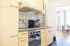 Stylish 2BR Apartment Long Stay for 5