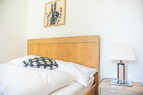 Stylish 2BR Apartment Long Stay for 5