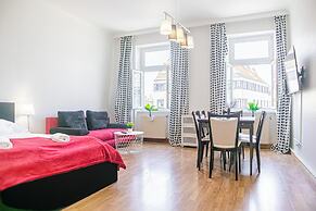 Stylish 2BR Apartment Long Stay for 5