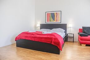 Stylish 2BR Apartment Long Stay for 5
