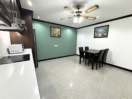 Spacious 2BR Condo - 3 Balconies & Green Views