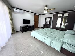 Spacious 2BR Condo - 3 Balconies & Green Views