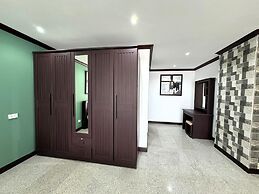 Spacious 2BR Condo - 3 Balconies & Green Views