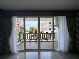 Spacious 2BR Condo - 3 Balconies & Green Views