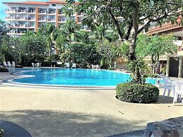 Spacious 2BR Condo - 3 Balconies & Green Views
