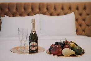 Cens Platinum Luxury Suites