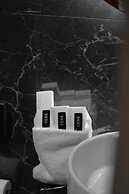 Cens Platinum Luxury Suites