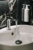 Cens Platinum Luxury Suites