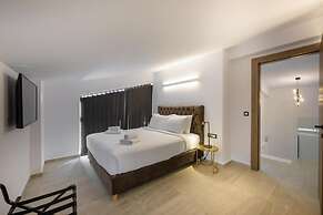 Cens Platinum Luxury Suites