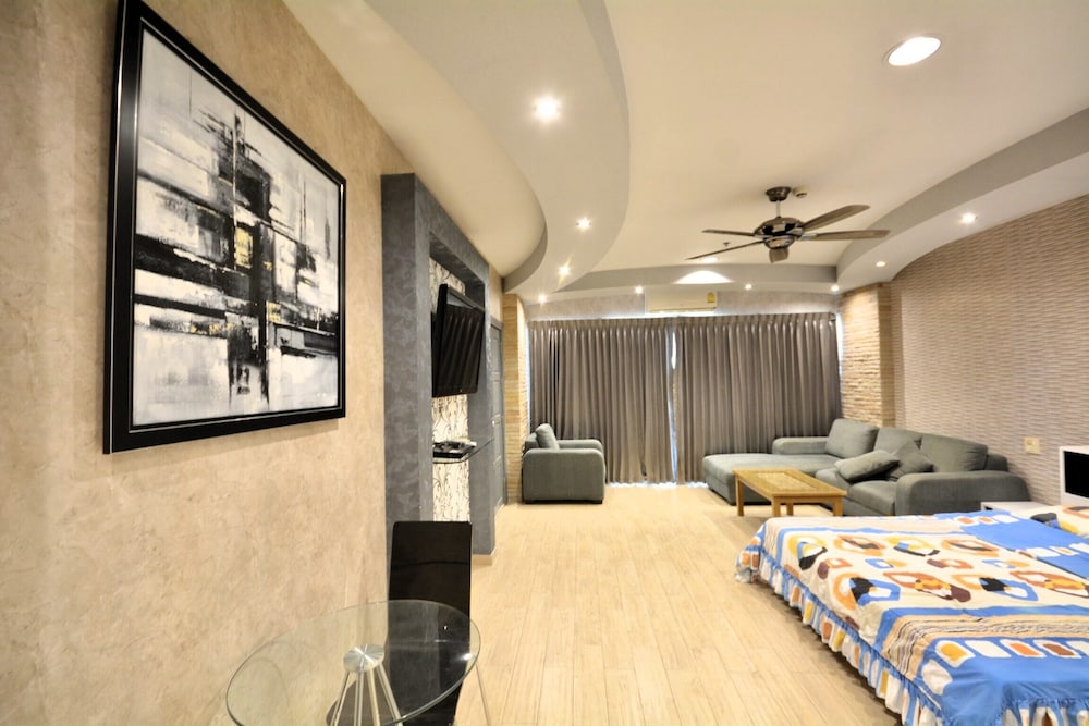 Sea-view Studio With Large Balcony - Bright and Spacious