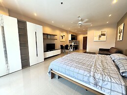 Sea View Studio With Large Balcony at View Talay 5D