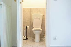 Budget 2BR Long Stay Near Matzleinsdorf