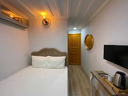 Tree house hotel