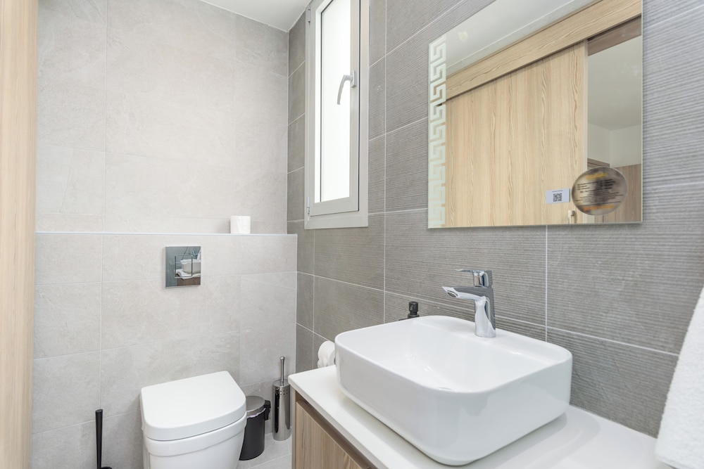 Mirage 2-BR Apt. & Balcony in Larnaca