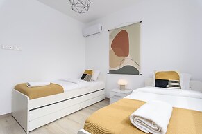 Mirage 2-BR Apt. & Balcony in Larnaca