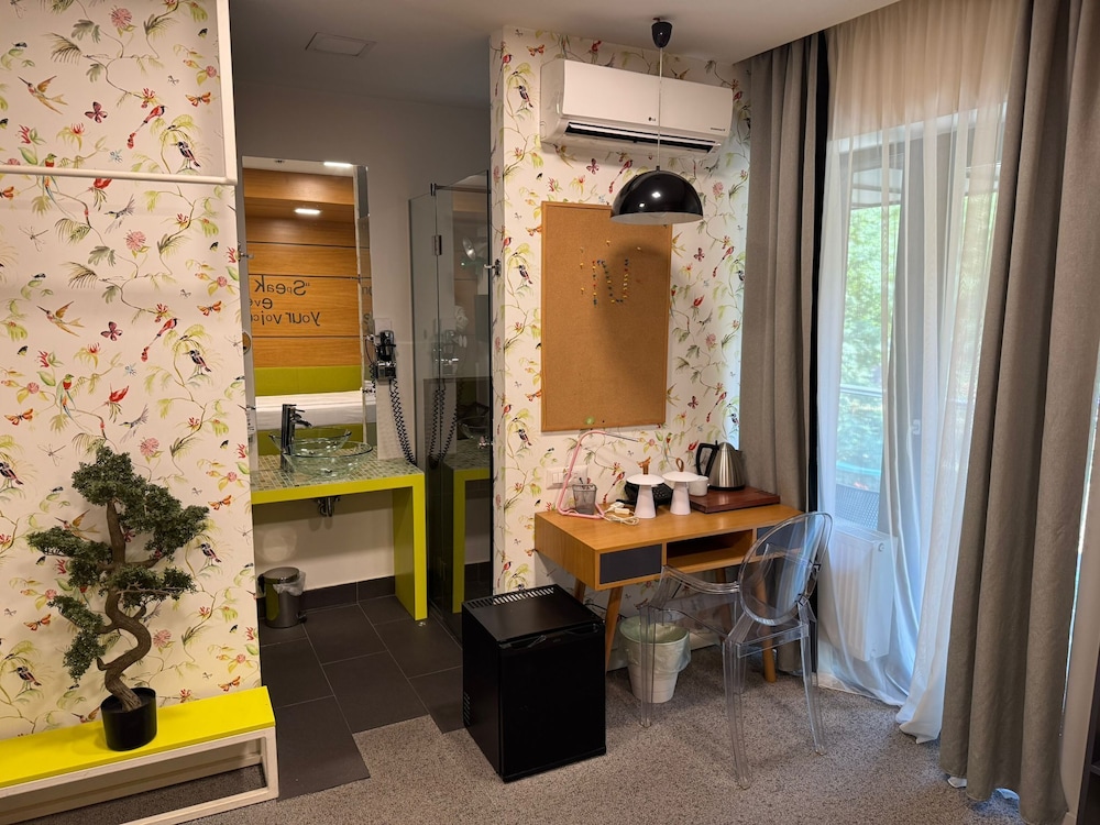 HOTEL ELOOM