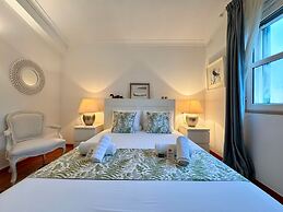 Vilamoura Stylish Villa by Homing