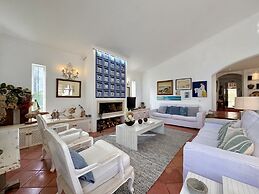 Vilamoura Stylish Villa by Homing