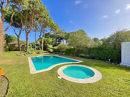 Vilamoura Stylish Villa by Homing