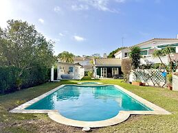 Vilamoura Stylish Villa by Homing