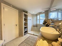 Vilamoura Stylish Villa by Homing