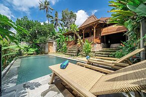 Saughina Ubud Tranquil Ubud Villa With Private Infinity Pool and Jungl