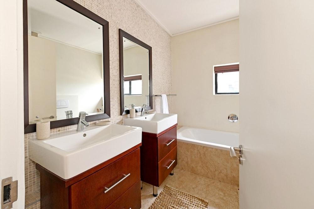 Two Bed Spacious 6th Floor Ocean Views