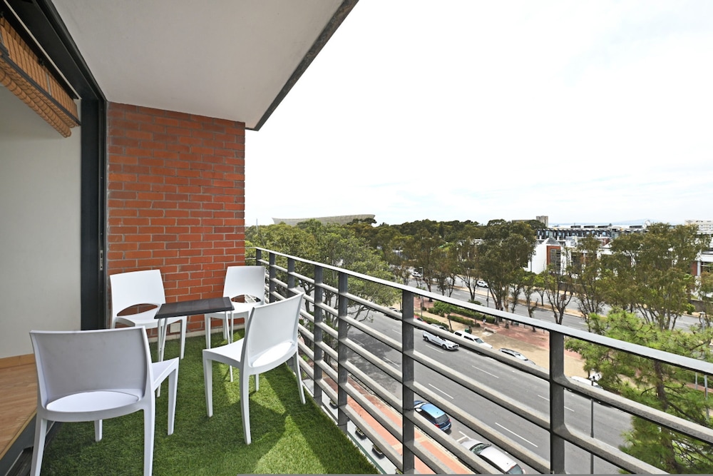 Two Bed Spacious 6th Floor Ocean Views