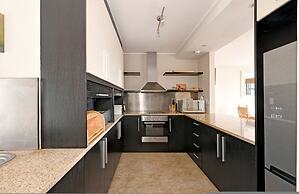 Two Bed Spacious 6th Floor Ocean Views