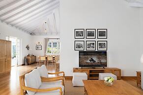 Aadya Tea Bungalow by Aahaasa