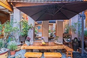 Shile Holiday Courtyard