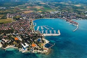 Sunny Apartment in Umag
