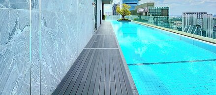 Luxe City Condo in Central Bangkok ·