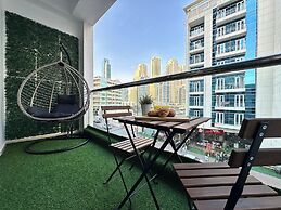 Stylish Studio with Stunning Canal View