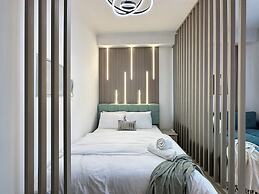 Stylish Studio with Stunning Canal View