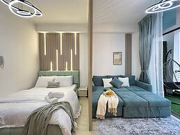 Stylish Studio with Stunning Canal View