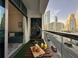 Stylish Studio with Stunning Canal View