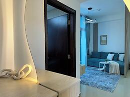 Stylish Studio with Stunning Canal View