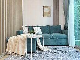 Stylish Studio with Stunning Canal View