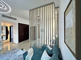 Stylish Studio with Stunning Canal View