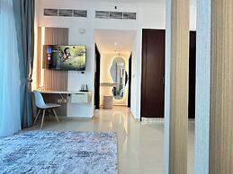 Stylish Studio with Stunning Canal View