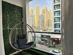 Stylish Studio with Stunning Canal View