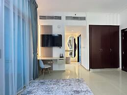 Stylish Studio with Stunning Canal View