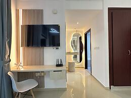 Stylish Studio with Stunning Canal View