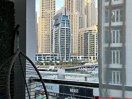 Stylish Studio with Stunning Canal View