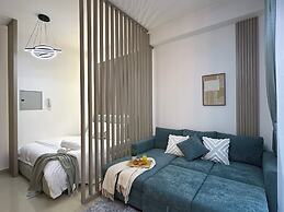 Stylish Studio with Stunning Canal View