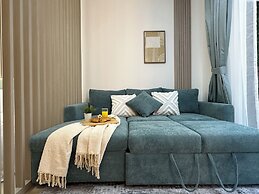 Stylish Studio with Stunning Canal View