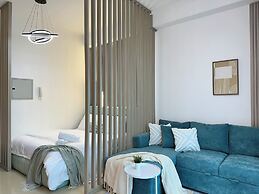 Stylish Studio with Stunning Canal View